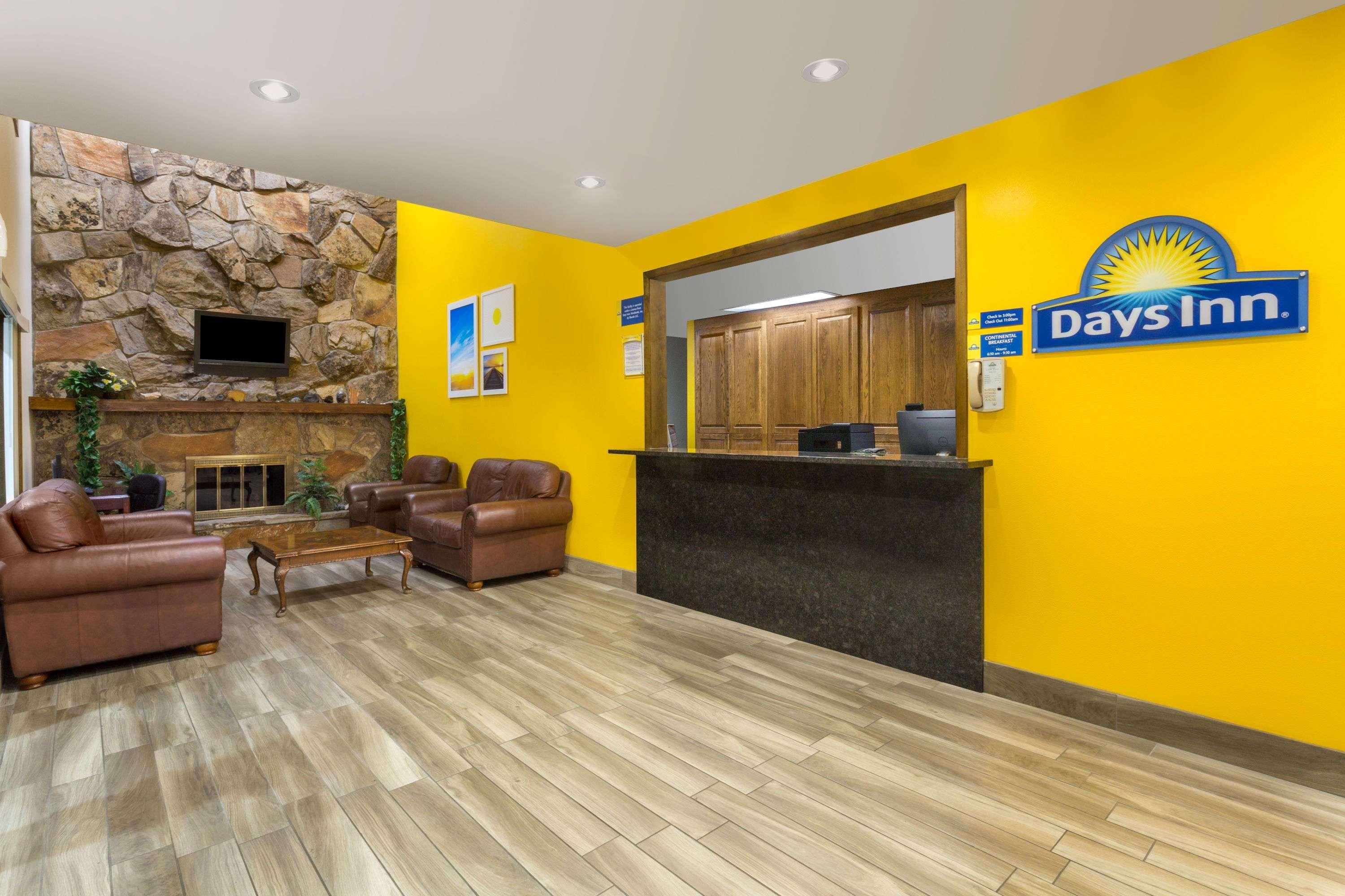 Days Inn By Wyndham Delta Exterior photo