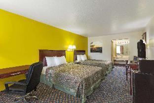 Days Inn By Wyndham Delta Room photo